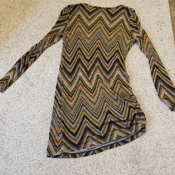 Cute maternity long sleeve dress, multicolored chevron pattern - Picture 5 of 5